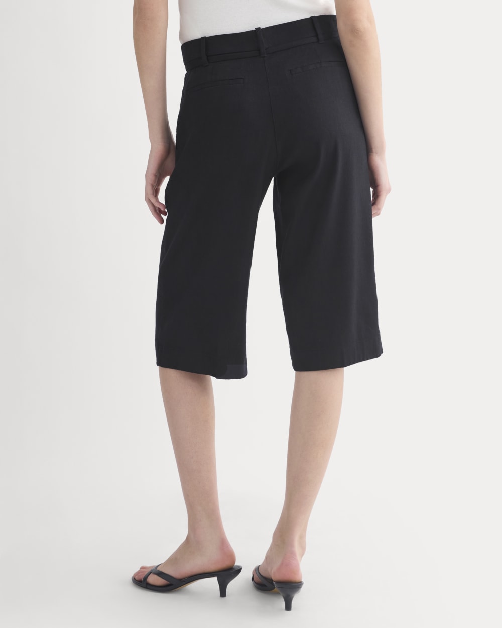 Long Tailored Short in Stretch Linen | Black