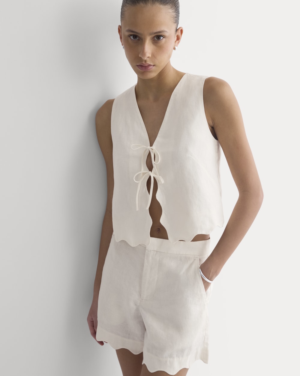Scalloped Edge Short in Linen | Bone