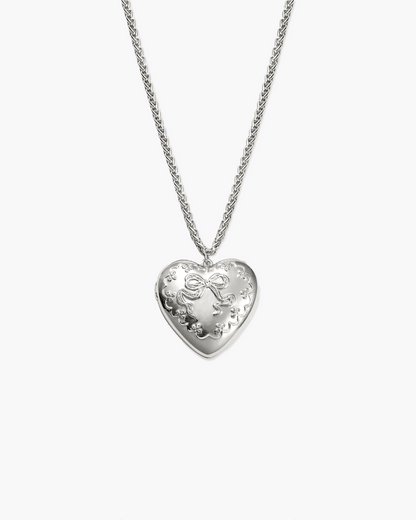 Tender Openable Locket Necklace in Gold