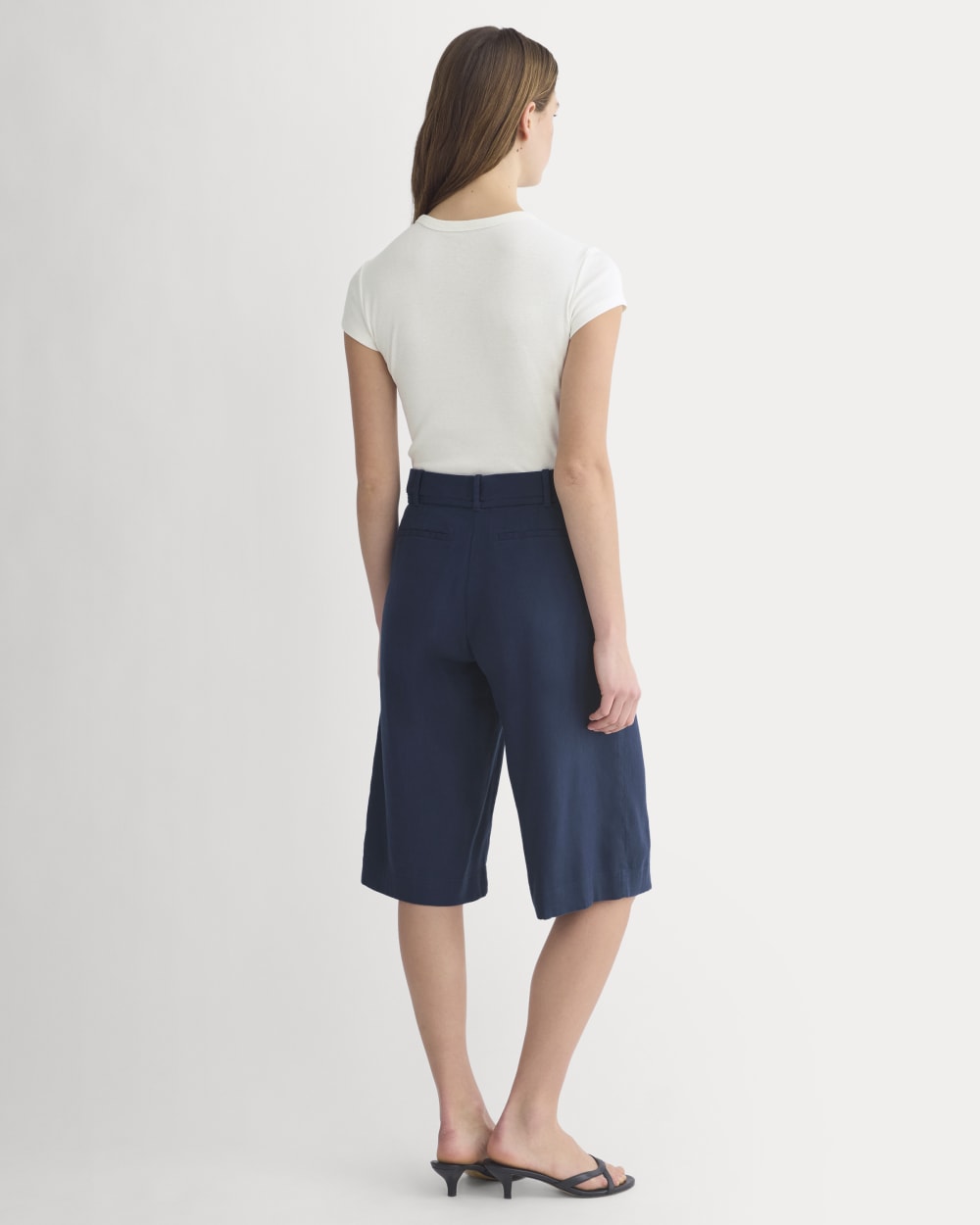 Long Tailored Short in Stretch Linen | Navy